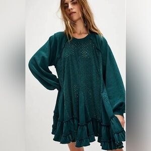NWT. Free People Eva Sweatshirt. Color: Rainforest.